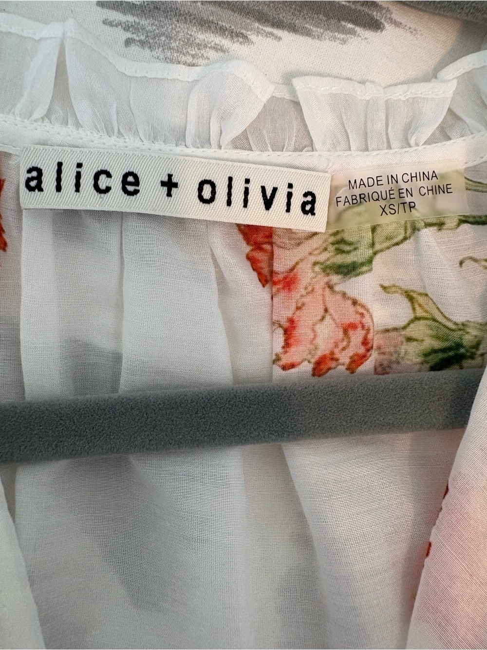 Alice + Olivia Julius Smocked Cuff Silk Blend Blouse XS - Picture 5 of 9